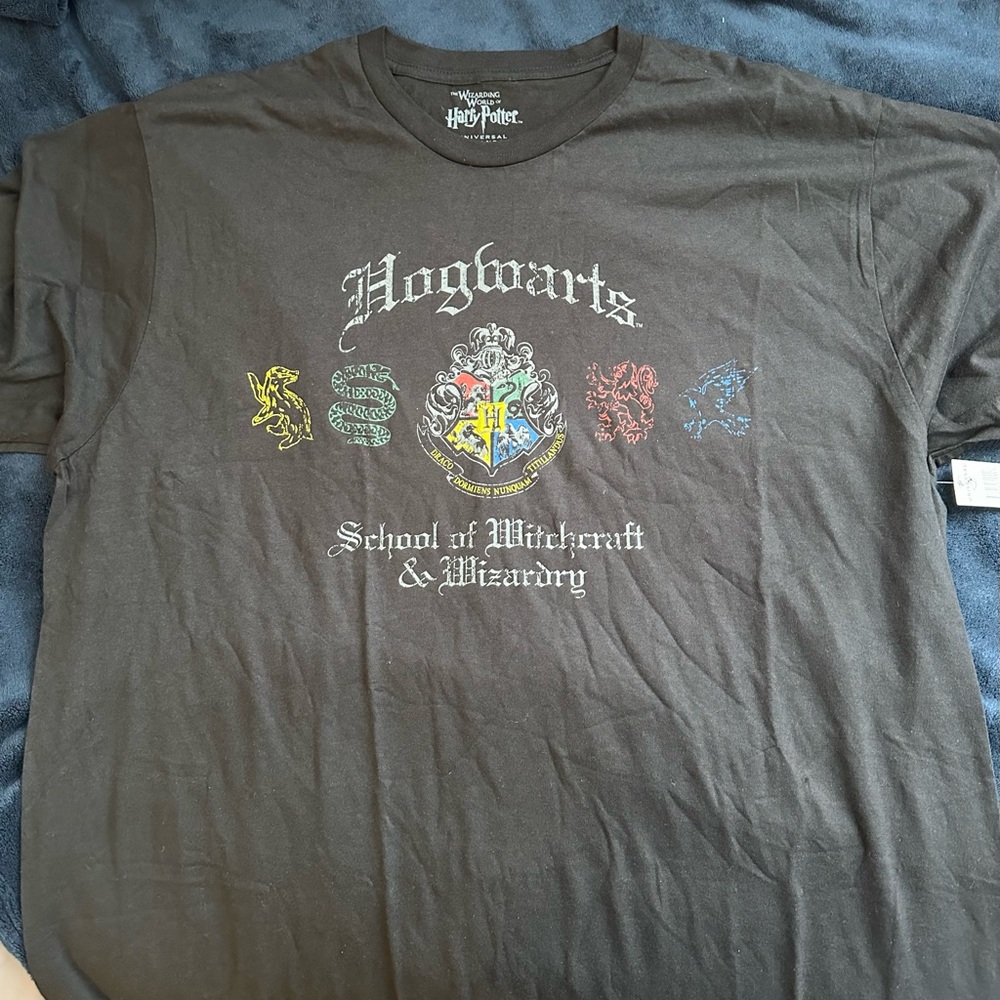 Universal Studios Hogwarts School Crest T-Shirt